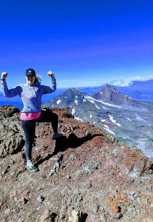 Jules summits South Sister in central Oregon fueled with vegan eats!