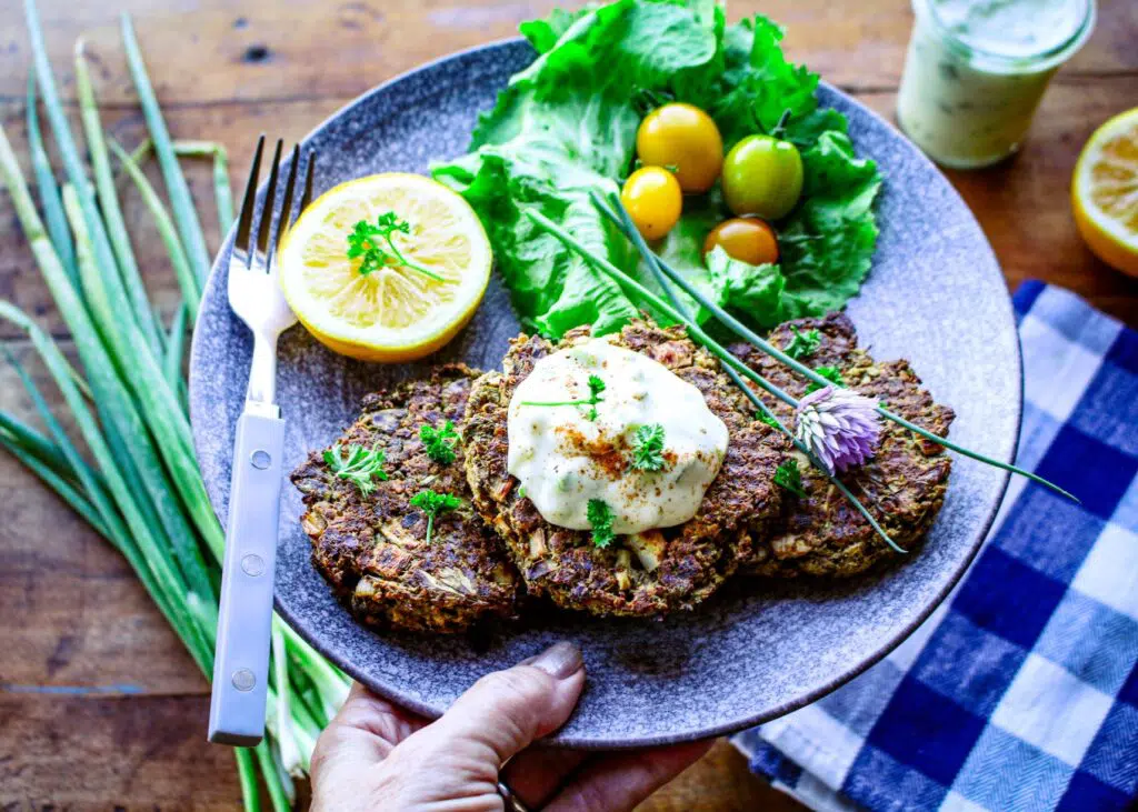 VEGAN “CRAB” CAKES WITH CLASSIC TARTAR SAUCE