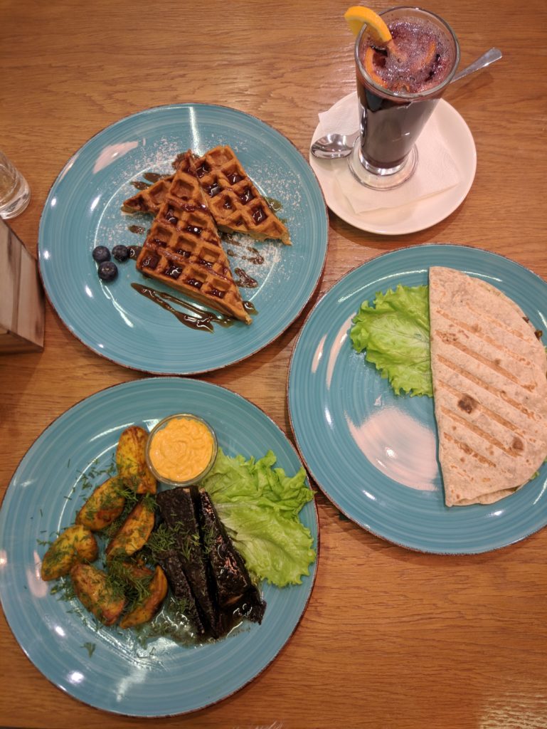 A hearty lunch at «Tulasi» in Tyumen. There is the most delicious cuisine! Tofu and nori sprats, kutab with herbs and sweet waffles