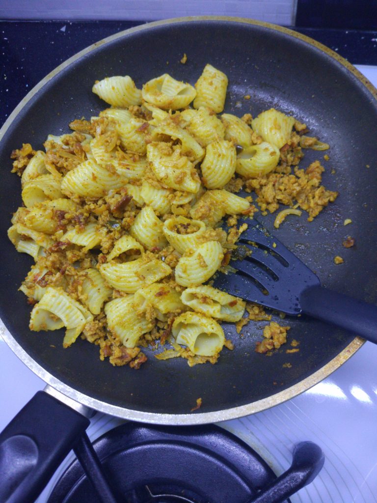 Pasta with minced soy and fried onions