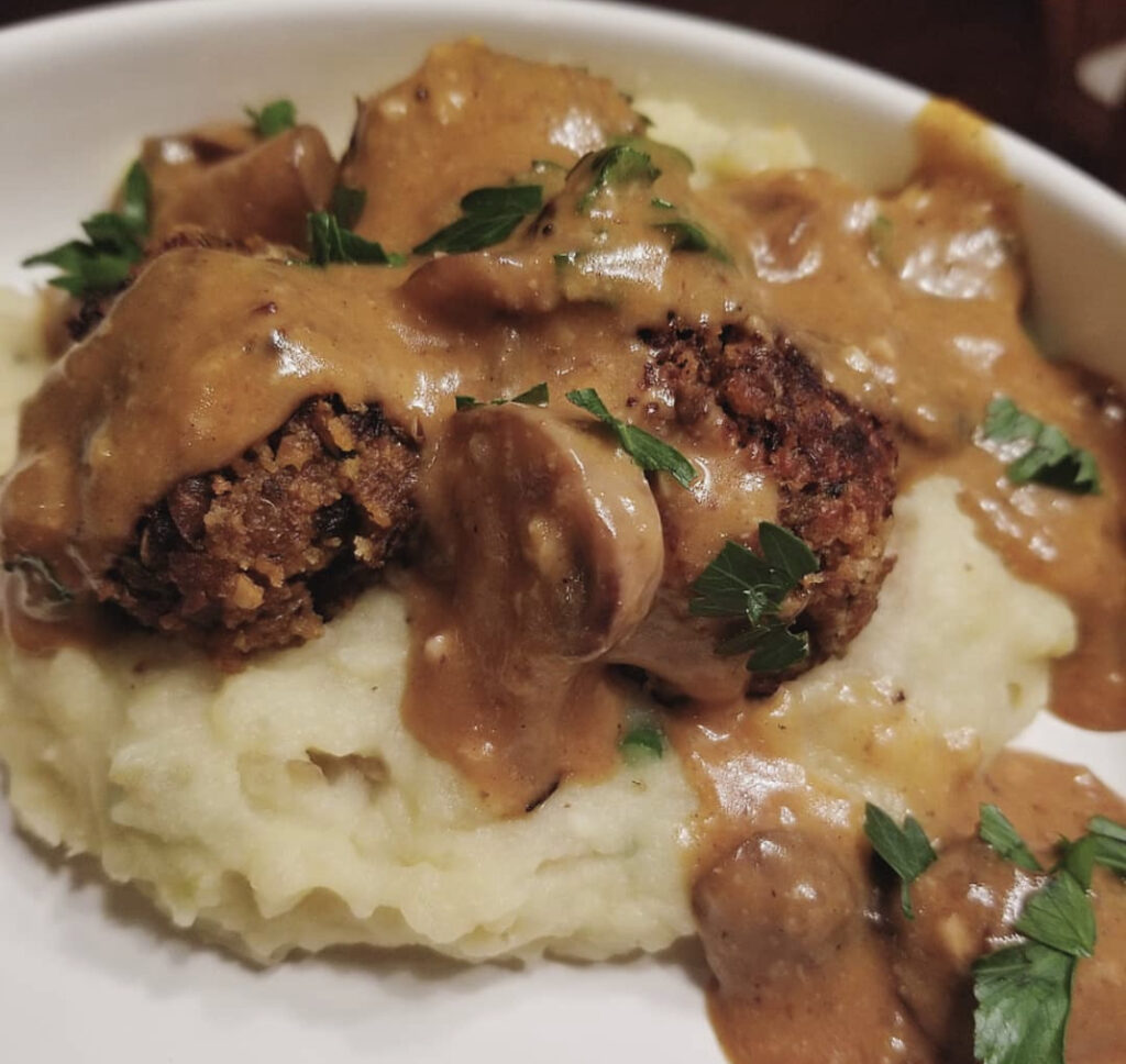 Swedish neatballs with garlic mashed potatoes & mushroom gravy 
