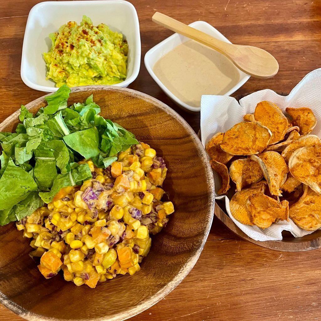 My Raw vegan sweet potato chips, chilli, “cream cheese” sauce and guacamole: Leanne Hill | Raw Vegan
