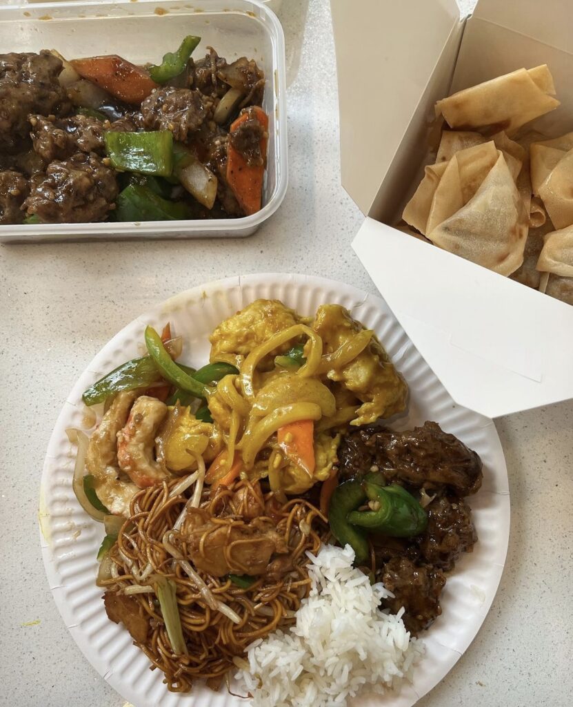 Millie 🌱 - Wawin - Chicken chow mein, Beef in black bean, Shrimp in garlic, Satay chicken & Wontons