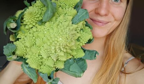 Lilla Sulkala - Have you ever eaten this gorgeous vegetable? 🤯 This is called romanesco, sometimes romanesco broccoli, although it's actually a cauliflower. This cruciferous beauty is full of vitamin C & K, fiber and carotenoids!!! 🤩👌