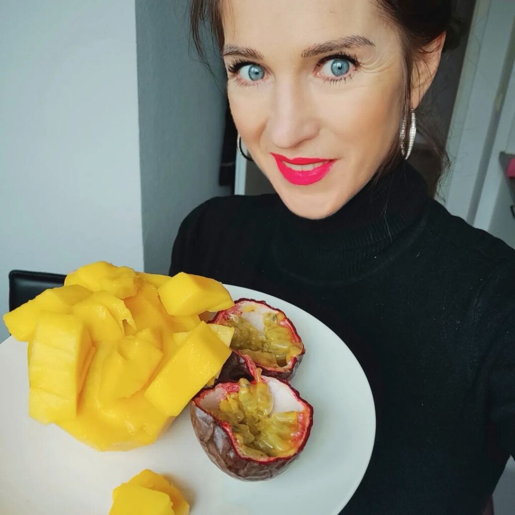 Why you should eat more Passion Fruit & Mango? - Waltraud Koné