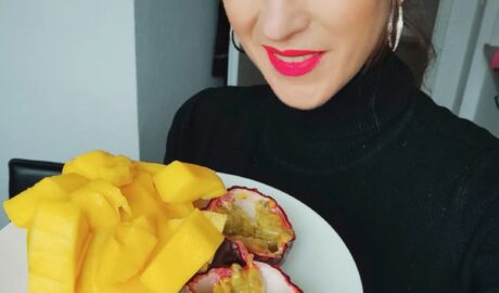 Why you should eat more Passion Fruit & Mango? - Waltraud Koné